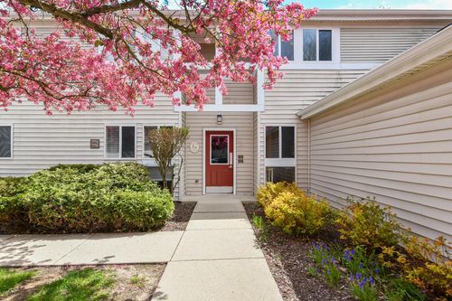 769 W Puetz Road, Oak Creek, WI, 53154 | Card Image