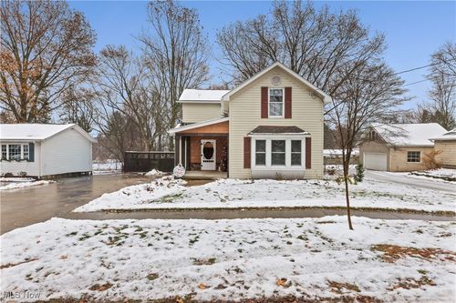 561 High St, Doylestown, OH, 44230-1323 | Card Image