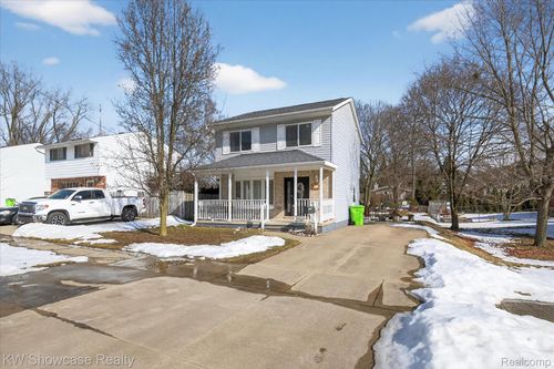 622 Elizabeth St, Milford, MI, 48381-1741 | Card Image