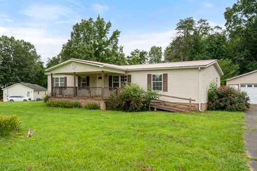301 Shirley Bates Dr, Clifton, TN, 38425-5029 | Card Image