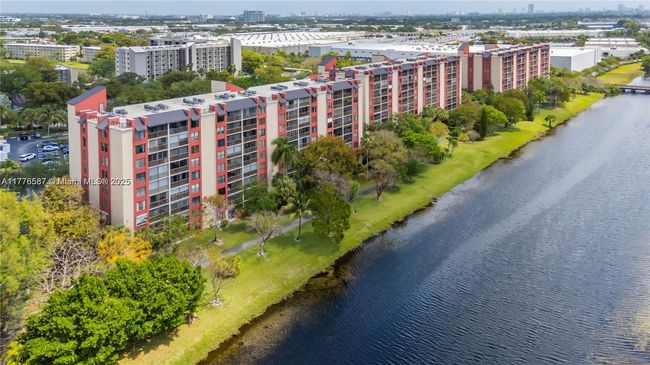APT-306 - 2206 S Cypress Bend Dr, Condo with 2 bedrooms, 2 bathrooms and null parking in Pompano Beach FL | Image 30