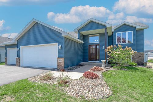 932 S Chestnut St, Belle Plaine, MN, 56011-2297 | Card Image
