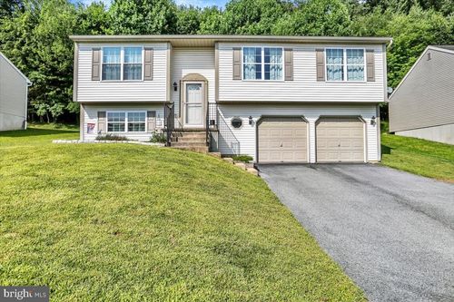 1017 Saylor Dr, TEMPLE, PA, 19560-9587 | Card Image
