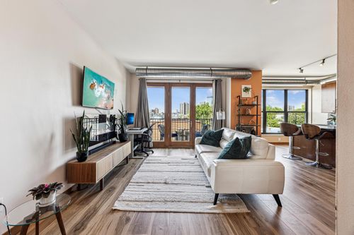 apt-312-15 E Franklin Ave, Minneapolis, MN, 55404-4480 | Card Image