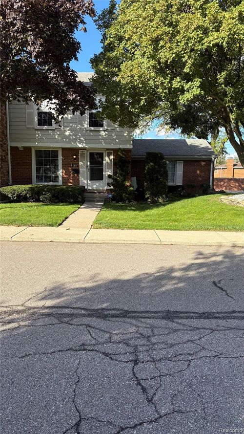 1019 Woodbridge St, Saint Clair Shores, MI, 48080-1618 | Card Image