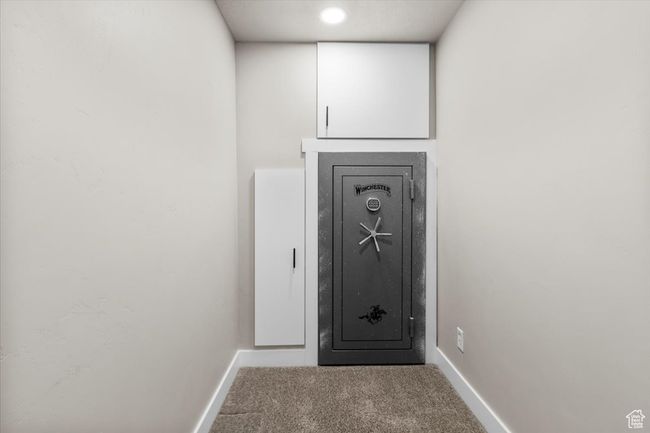 Detailed view of baseboards and carpet floors | Image 36