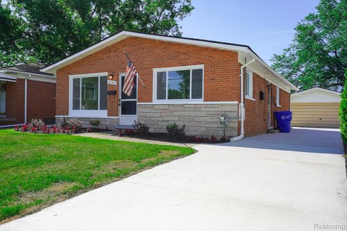 18462 Masonic, Fraser, MI, 48026-3165 | Card Image