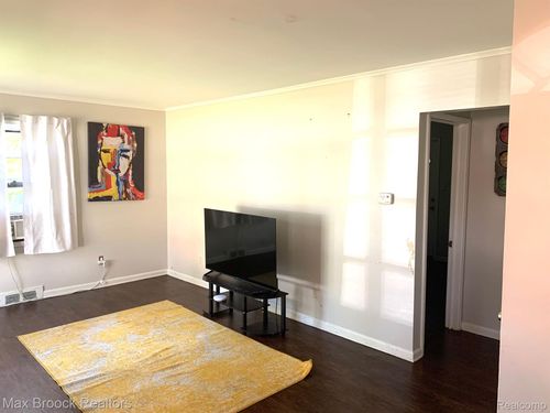 10431 Corning St, Oak Park, MI, 48237-3919 | Card Image