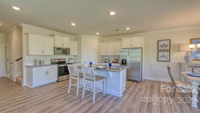 Kitchen Island | Image 11