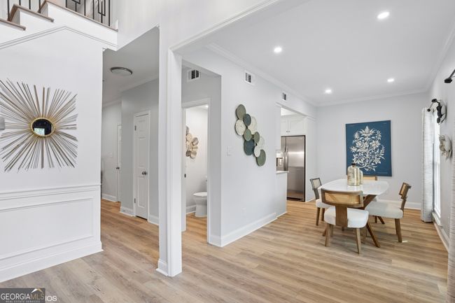 5273 Glenridge Dr, Townhouse with 3 bedrooms, 4 bathrooms and 2 parking in Sandy Springs GA | Image 5