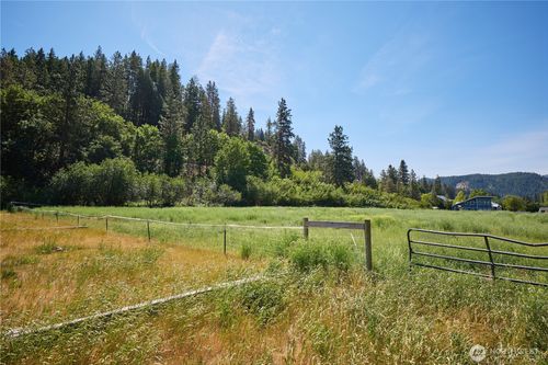 68 Sylvester Meadows Ln, Leavenworth, WA, 98826-8905 | Card Image