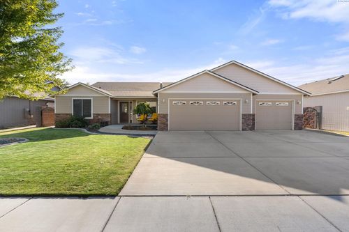5418 Grant Ln, Pasco, WA, 99301-8470 | Card Image