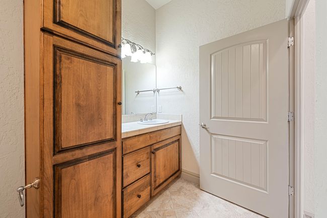 Guest Bathroom | Image 27