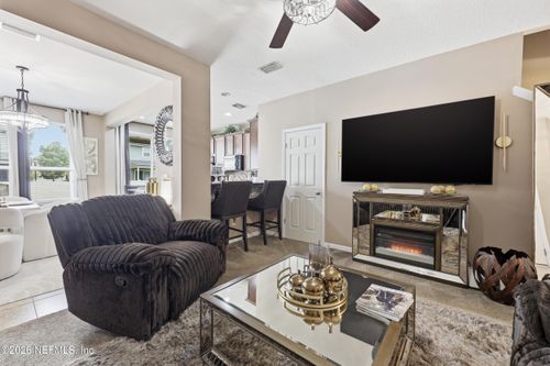637 Grover Ln, Orange Park, FL, 32065-8212 | Card Image