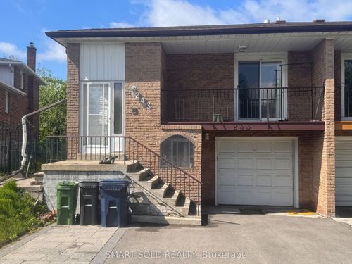 243 Shawnee Cir, North York, ON, M2H2Y3 | Card Image