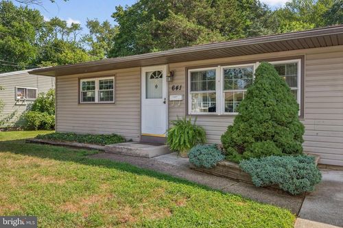 641 N Coles Ave, MAPLE SHADE, NJ, 08052-2206 | Card Image