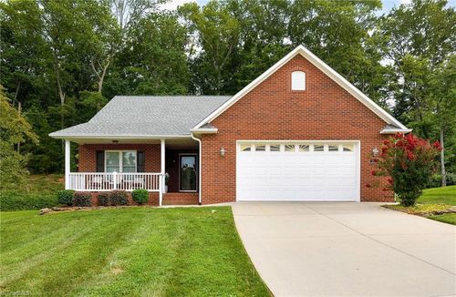 112 Arlington Ct, King, NC, 27021-8659 | Card Image