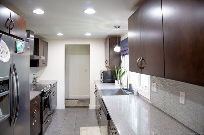 5 Shannon Rdg, House other with 3 bedrooms, 3 bathrooms and null parking in Danbury CT | Image 7