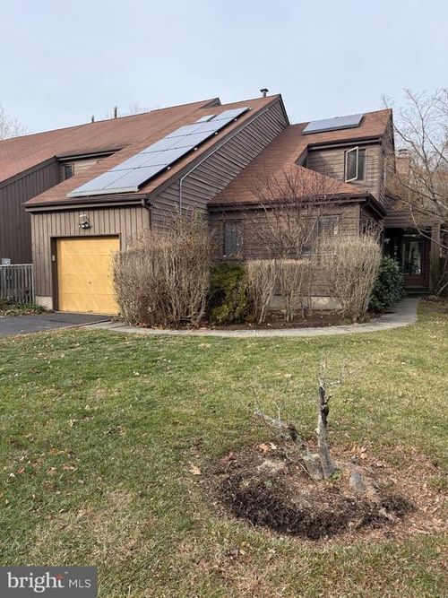 18 Jacob Ct, Ewing, NJ, 08628-3342 | Card Image