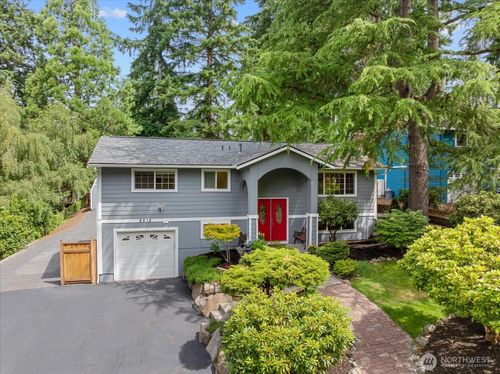 8512 Ne 136th St, Kirkland, WA, 98034-1721 | Card Image