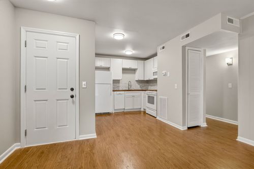 a16-555 N Dupont Ave, Madison, TN, 37115-3212 | Card Image