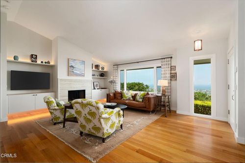 960 Roble Ln, Santa Barbara, CA, 93103-2044 | Card Image
