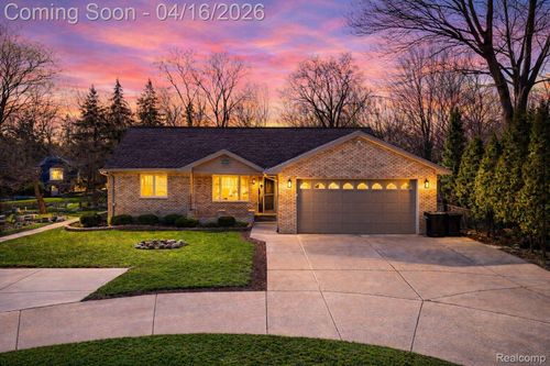 37209 Curwood Dr, Sterling Heights, MI, 48310-3518 | Card Image