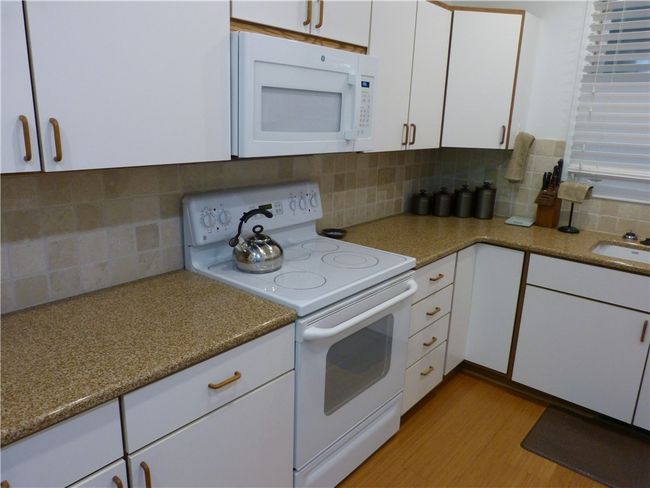 Newer counter tops | Image 9