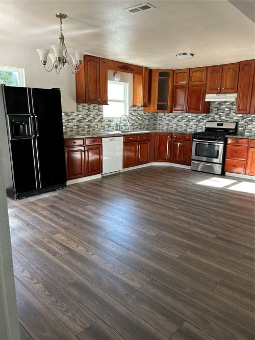 1224 Glenda Dr, Bedford, TX, 76022-7023 | Card Image