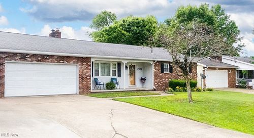 160 Hendricks St, Newport, OH, 45768-9758 | Card Image