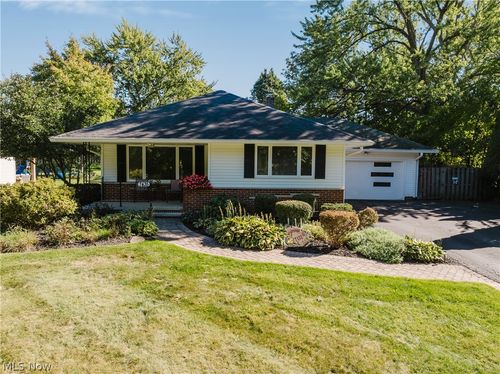 7435 Nethersole Dr, Middleburg Heights, OH, 44130-5408 | Card Image