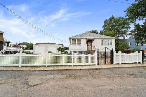 101 Kenberma St, Hull, MA, 02045-2457 | Card Image