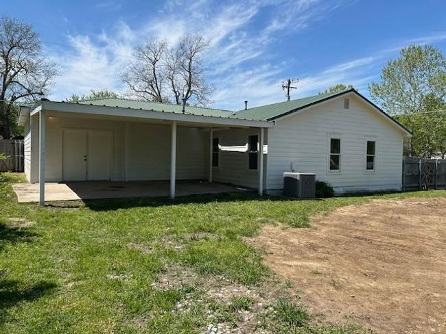 317 W Elm St, House other with 3 bedrooms, 2 bathrooms and null parking in Whitewright TX | Image 22