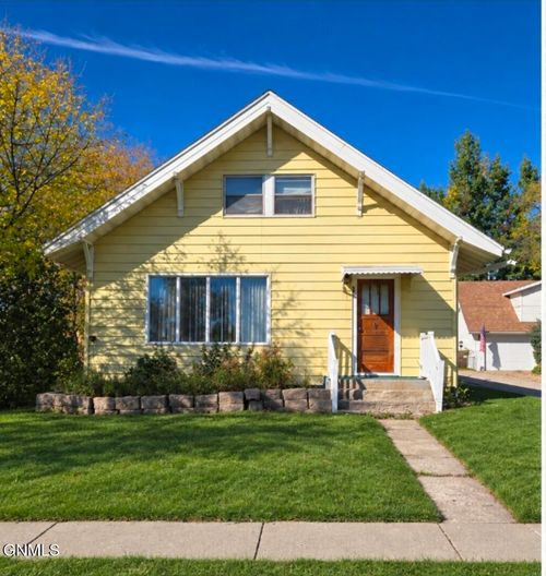 210 N Welo St, Tioga, ND, 58852-7107 | Card Image