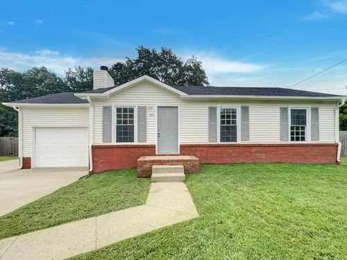 573 Donna Dr, Clarksville, TN, 37042-6043 | Card Image