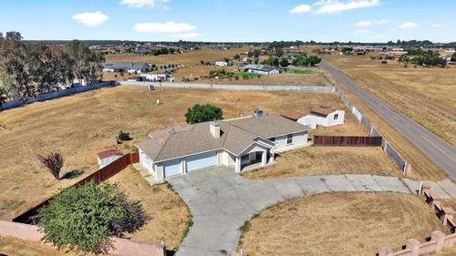 21466 Forest Glen Rd, Madera, CA, 93638-7827 | Card Image