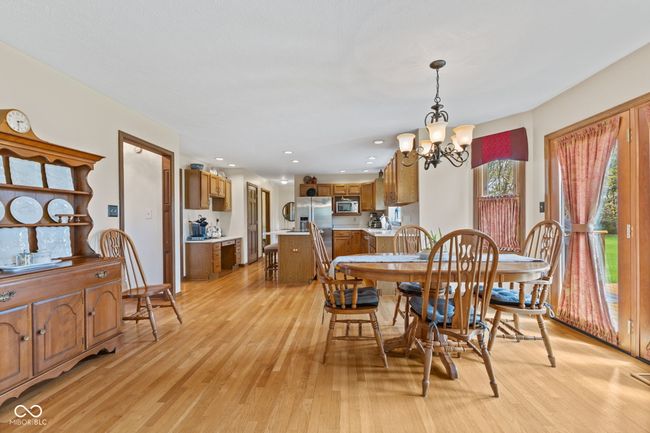 Dining/Kitchen combo | Image 15