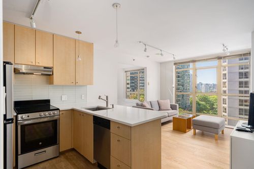 705-819 Hamilton St, Vancouver, BC, V6B6M2 | Card Image