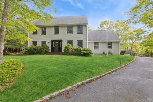 2 Red Creek Cir, Hampton Bays, NY, 11946-1130 | Card Image