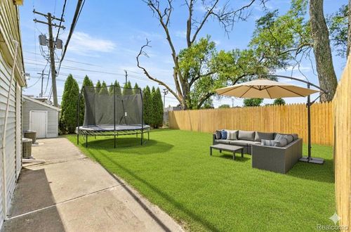 1138 Mckinley St, Wyandotte, MI, 48192-3222 | Card Image