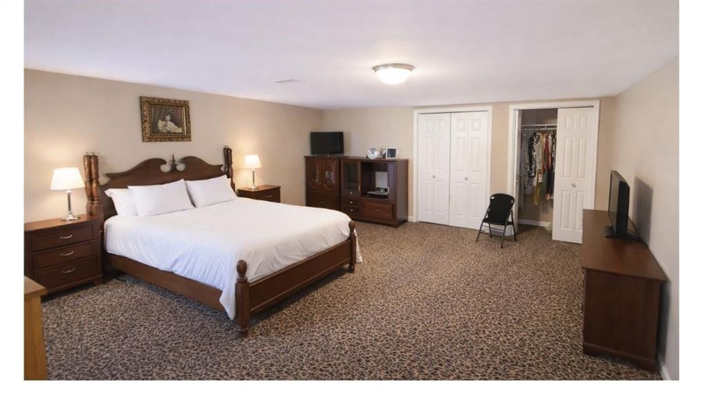 Commercial Sale in Green Ridge 4