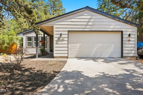 1240 Ne 11th St, Bend, OR, 97701-4406 | Card Image