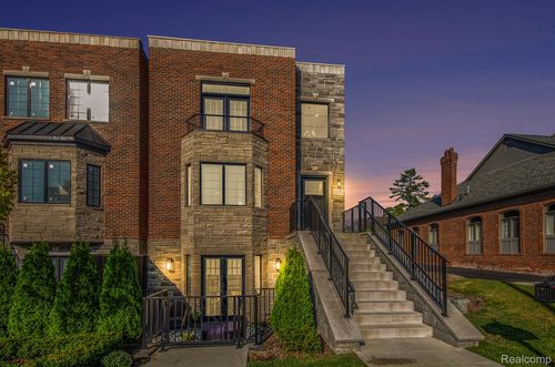 1223 N Main St, Rochester, MI, 48307-1119 | Card Image