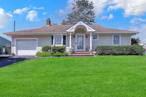 30 Bonita Rd, East Quogue, NY, 11942-4902 | Card Image