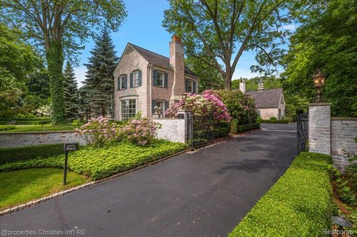 237 Lake Shore Rd, Grosse Pointe Farms, MI, 48236-3758 | Card Image