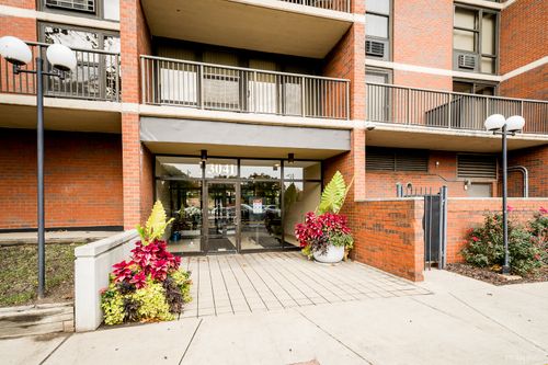 unit-509-3041 S Michigan Ave, Chicago, IL, 60616-3249 | Card Image