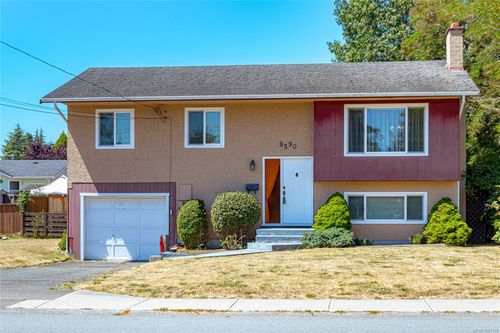 9590 Epco Dr, Sidney, BC, V8L2T2 | Card Image