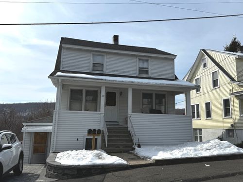 28 West St, Naugatuck, CT, 06770-3927 | Card Image