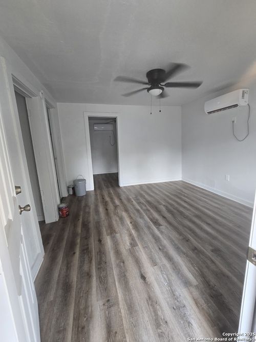 b-553 Barrett Pl, San Antonio, TX, 78225-1109 | Card Image