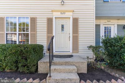 7629 Sheffield Village Lane, Townhouse with 4 bedrooms, 2 bathrooms and null parking in LORTON VA | Image 3